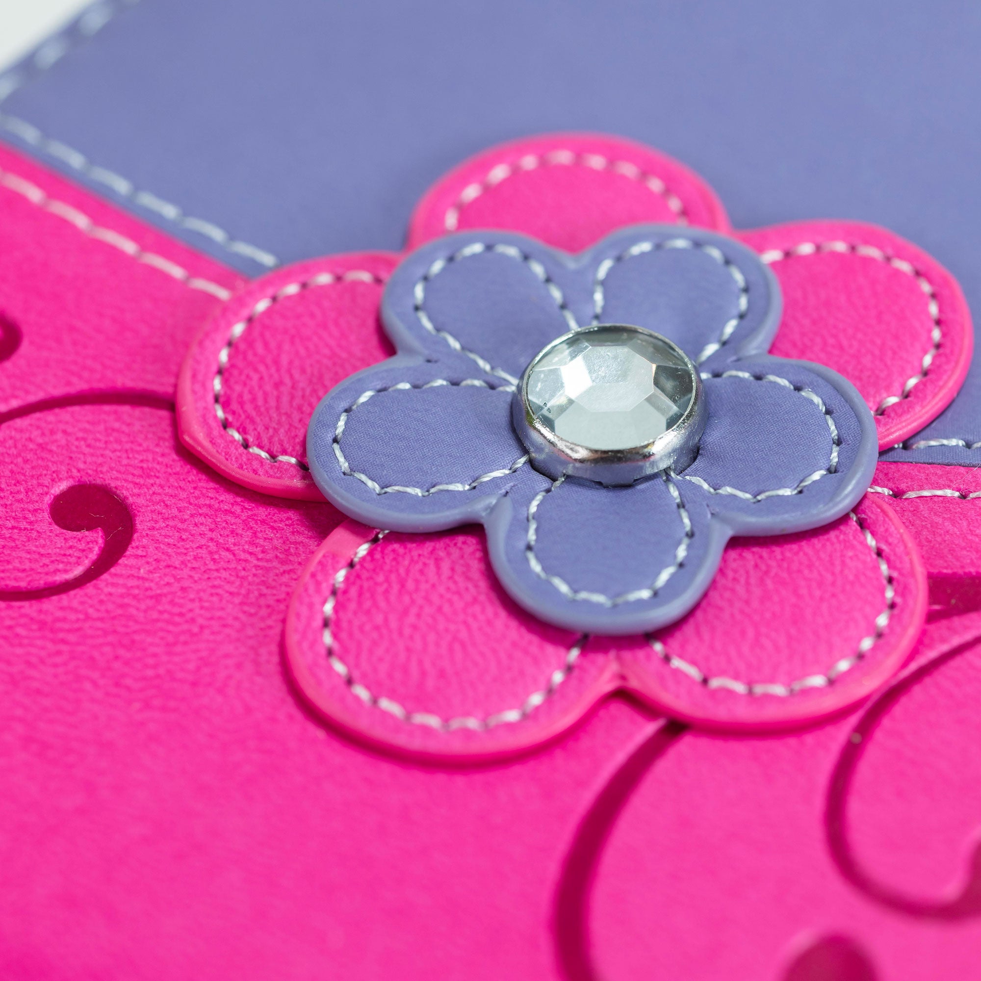 Divine Details: 2019: Pink Daisy Filled W/Joy Journal