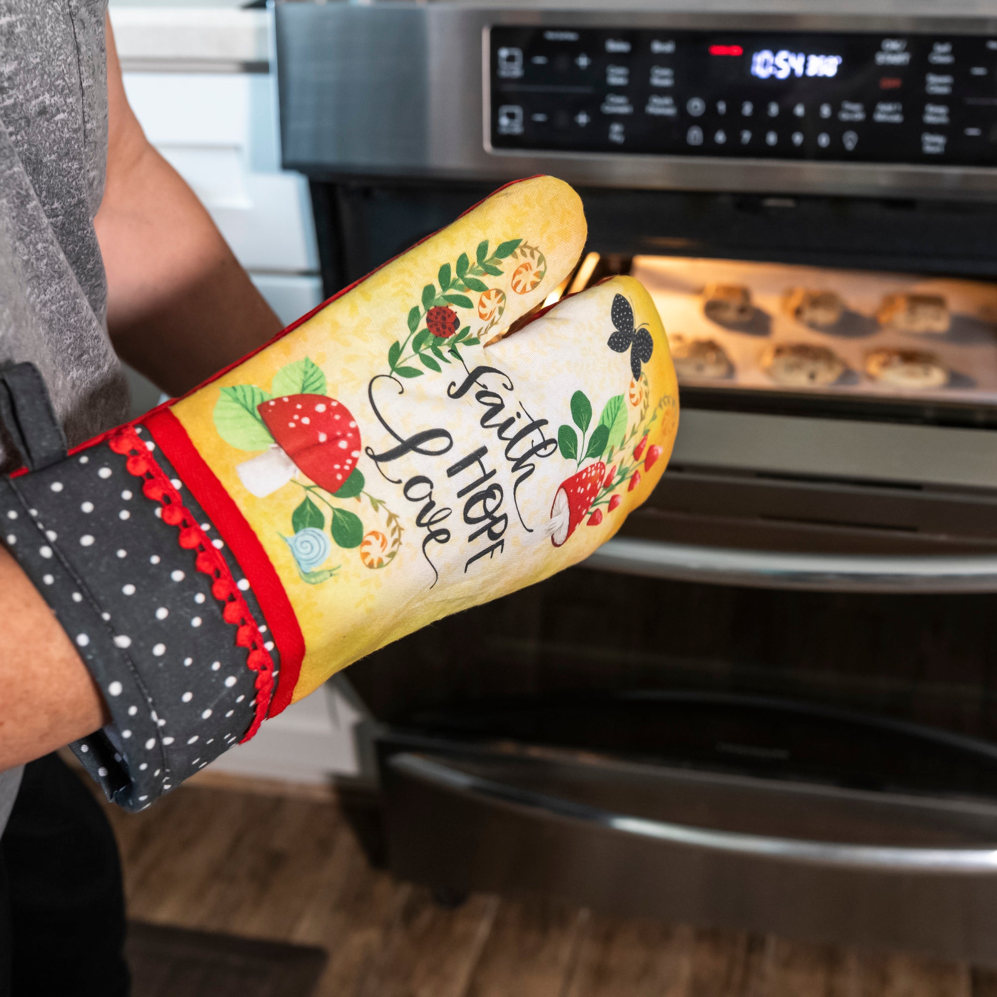 Oven Mitt: Merry Mushroom; Faith Hope Love